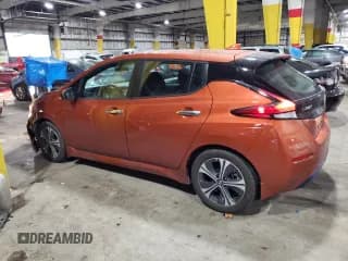 ✅ 2022 Nissan LEAF SV • VIN: 1N4AZ1CV6NC561256 • Lot: 70189192. Wystawiony na Copart z przebiegiem 5 943 mil. Bezpłatny archiwum sprzedaży aukcyjnych z USA i szczegółowy raport historii pojazdu na DreamBid. Zdjęcie 2.