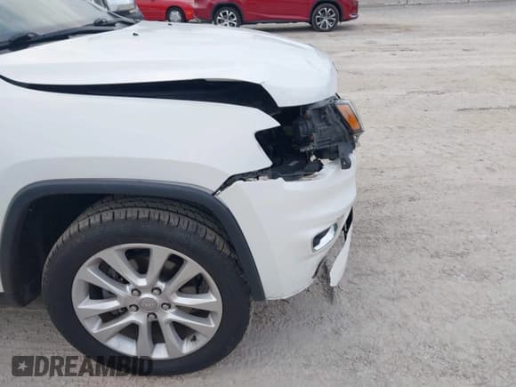 ✅ 2017 Jeep Grand Cherokee Limited • VIN: 1C4RJFBG9HC769298 • Lot: 40967918. Wystawiony na IAAI z przebiegiem 84 431 mil. Bezpłatny archiwum sprzedaży aukcyjnych z USA i szczegółowy raport historii pojazdu na DreamBid. Zdjęcie 17.