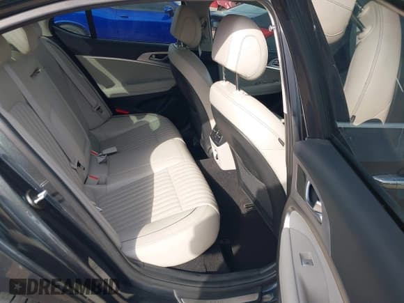 ✅ 2021 Genesis G70 2.0T • VIN: KMTG34LA1MU073296 • Lot: 43393501. Wystawiony na IAAI z przebiegiem 75 218 mil. Bezpłatny archiwum sprzedaży aukcyjnych z USA i szczegółowy raport historii pojazdu na DreamBid. Zdjęcie 8.