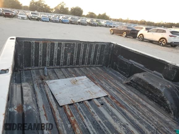 ✅ 2005 Chevrolet Silverado 1500 LS • VIN: 1GCEC14T05Z312880 • Лот: 91671305. Опубликован ранее на Copart с пробегом 442 821 миль. Бесплатный доступ к архиву аукционных продаж из США и подробный отчёт об истории автомобиля на DreamBid. Изображение 10.