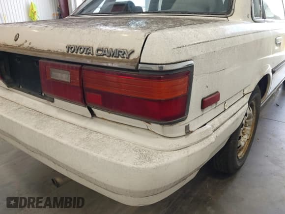 ✅ 1987 Toyota Camry LE • VIN: JT2SV22E3H3012242 • Lot: 42526925. Wystawiony na IAAI z przebiegiem 191 564 mil. Bezpłatny archiwum sprzedaży aukcyjnych z USA i szczegółowy raport historii pojazdu na DreamBid. Zdjęcie 6.