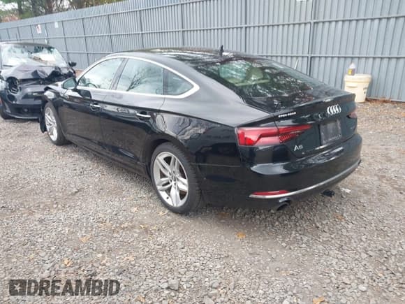 ✅ 2019 Audi A5 Sportback Premium • VIN: WAUANCF57KA058840 • Lot: 43656464. Wystawiony na IAAI z przebiegiem 65 578 mil. Bezpłatny archiwum sprzedaży aukcyjnych z USA i szczegółowy raport historii pojazdu na DreamBid. Zdjęcie 3.