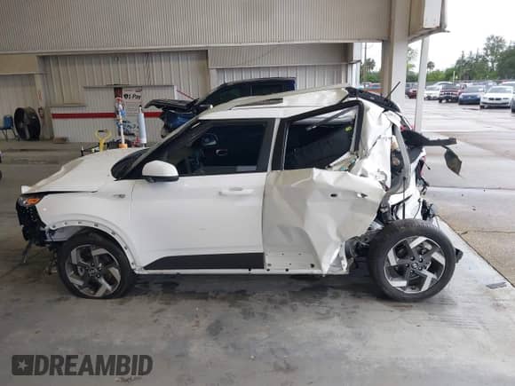 2023 Hyundai Venue Limited z VIN KMHRC8A32PU266009, wystawiony jako IAAI lot #43364487 z przebiegiem 6 798 mil mil oraz . Historia ofert i sprzedaży dostępna na DreamBid. Obrazek 15.