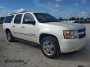 ✅ 2010 Chevrolet Suburban LTZ • VIN: 1GNUCKE03AR145230 • Lot: 80114884. Wystawiony na Copart z przebiegiem 289 420 mil. Bezpłatny archiwum sprzedaży aukcyjnych z USA i szczegółowy raport historii pojazdu na DreamBid. Zdjęcie 4.