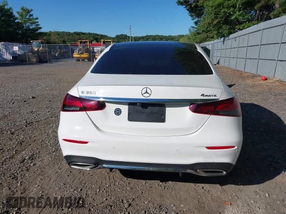 ✅ 2021 Mercedes-Benz E 350 • VIN: W1KZF8EB0MA932963 • Lot: 43086117. Wystawiony na IAAI z przebiegiem 48 139 mil. Bezpłatny archiwum sprzedaży aukcyjnych z USA i szczegółowy raport historii pojazdu na DreamBid. Zdjęcie 16.