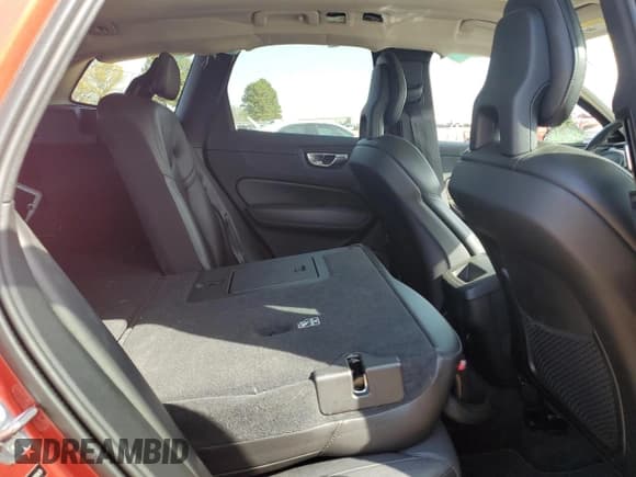 ✅ 2019 Volvo XC60 Momentum • VIN: LYVA22RK1KB176429 • Lot: 49465235. Listed on Copart with 37,992 mi. Free auction sales archive from the USA and detailed vehicle history report at DreamBid. Image 11.