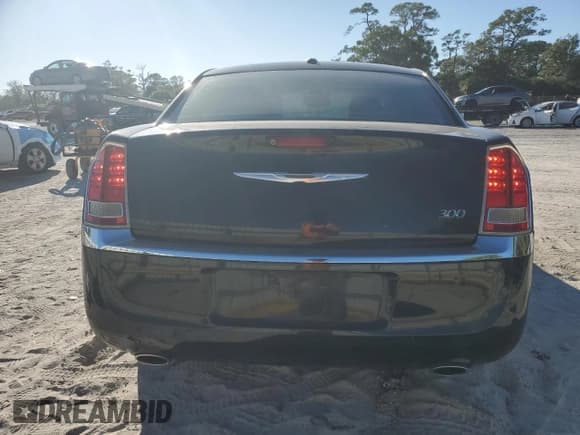 ✅ 2014 Chrysler 300 • VIN: 2C3CCAAG9EH255582 • Лот: 92705375. Опубликован ранее на Copart с пробегом 113 653 миль. Бесплатный доступ к архиву аукционных продаж из США и подробный отчёт об истории автомобиля на DreamBid. Изображение 6.