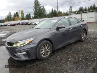 ✅ 2019 Kia Optima S • VIN: 5XXGT4L37KG323711 • Lot: 91481865. Wystawiony na Copart z przebiegiem 127 527 mil. Bezpłatny archiwum sprzedaży aukcyjnych z USA i szczegółowy raport historii pojazdu na DreamBid. Zdjęcie 1.