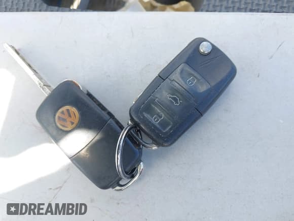 ✅ 2009 Volkswagen Rabbit S • VIN: WVWAA71K29W042044 • Лот: 42532875. Опубликован ранее на IAAI с пробегом 139 441 миль. Бесплатный доступ к архиву аукционных продаж из США и подробный отчёт об истории автомобиля на DreamBid. Изображение 11.