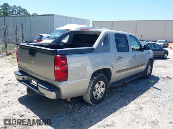 ✅ 2007 Chevrolet Avalanche LTZ • VIN: 3GNEC12J27G123076 • Lot: 41971545. Listed on IAAI with Not provided. Free auction sales archive from the USA and detailed vehicle history report at DreamBid. Image 4.