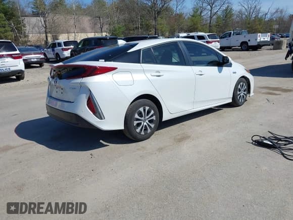 ✅ 2021 Toyota Prius LE • VIN: JTDKAMFP8M3174629 • Lot: 42087974. Listed on IAAI with 16,348 mi. Free auction sales archive from the USA and detailed vehicle history report at DreamBid. Image 4.