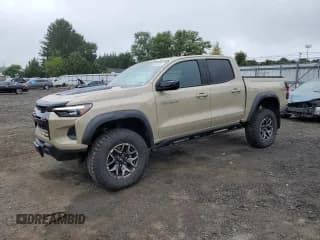 ✅ 2023 Chevrolet Colorado 4WD ZR2 • VIN: 1GCPTFEK6P1212067 • Лот: 68128724. Опубликован ранее на Copart с пробегом 12 859 миль. Бесплатный доступ к архиву аукционных продаж из США и подробный отчёт об истории автомобиля на DreamBid. Изображение 1.