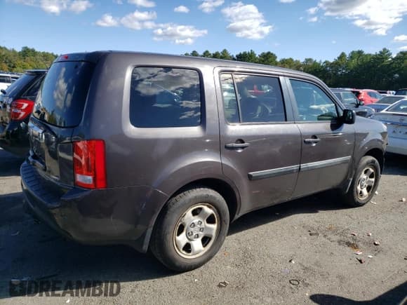 ✅ 2012 Honda Pilot LX • VIN: 5FNYF4H23CB007531 • Lot: 81660255. Listed on Copart with 201,430 mi. Free auction sales archive from the USA and detailed vehicle history report at DreamBid. Image 3.