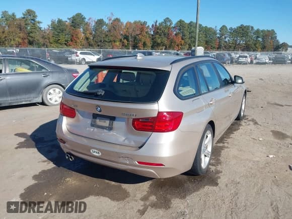 ✅ 2014 BMW 3 Series 328i xDrive • VIN: WBA3G7C53EKN37866 • Лот: 43495623. Опубликован ранее на IAAI с пробегом 119 082 миль. Бесплатный доступ к архиву аукционных продаж из США и подробный отчёт об истории автомобиля на DreamBid. Изображение 4.