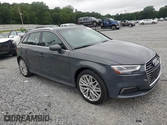 ✅ 2018 Audi A3 e-tron Sportback Premium Plus • VIN: WAUTPBFF6JA058204 • Лот: 64603995. Опубликован ранее на Copart с пробегом 149 300 миль. Бесплатный доступ к архиву аукционных продаж из США и подробный отчёт об истории автомобиля на DreamBid. Изображение 4.