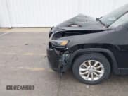✅ 2019 Jeep Cherokee Latitude • VIN: 1C4PJLCB3KD482551 • Lot: 43286563. Wystawiony na IAAI z przebiegiem 122 171 mil. Bezpłatny archiwum sprzedaży aukcyjnych z USA i szczegółowy raport historii pojazdu na DreamBid. Zdjęcie 6.