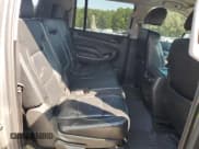 ✅ 2018 Chevrolet Suburban LS • VIN: 1GNSCGKC6JR354626 • Lot: 73721314. Wystawiony na Copart z przebiegiem 127 029 mil. Bezpłatny archiwum sprzedaży aukcyjnych z USA i szczegółowy raport historii pojazdu na DreamBid. Zdjęcie 11.