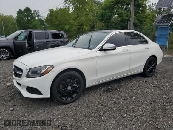 ✅ 2016 Mercedes-Benz C 300 Luxury • VIN: WDDWF4KB2GR142683 • Лот: 67353735. Опубликован ранее на Copart с пробегом 92 187 миль. Бесплатный доступ к архиву аукционных продаж из США и подробный отчёт об истории автомобиля на DreamBid. Изображение 1.