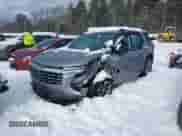 2025 Chevrolet Equinox AWD LT z VIN 3GNAXPEGXSL127964, wystawiony jako IAAI lot #41497841 z przebiegiem 9 640 mil mil oraz . Historia ofert i sprzedaży dostępna na DreamBid. Obrazek 18.