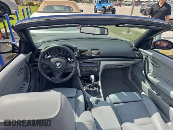 ✅ 2009 BMW 1 Series 135i • VIN: WBAUN93569VK41024 • Лот: 55591965. Опубликован ранее на Copart с пробегом 127 205 миль. Бесплатный доступ к архиву аукционных продаж из США и подробный отчёт об истории автомобиля на DreamBid. Изображение 9.