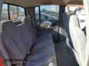 2000 Dodge Dakota Sport z VIN 1B7GL2AZ4YS722151, wystawiony jako Copart lot #87870705 z przebiegiem 169 435 mil mil oraz Szkoda całkowita • Salvage title. Historia ofert i sprzedaży dostępna na DreamBid. Obrazek 10.