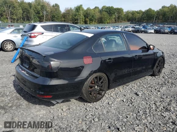 ✅ 2018 Volkswagen Jetta SE Sport • VIN: 3VWD17AJ4JM225614 • Lot: 84648685. Listed on Copart with 152,637 mi. Free auction sales archive from the USA and detailed vehicle history report at DreamBid. Image 3.