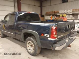 ✅ 2006 Chevrolet Silverado 1500 LT3 • VIN: 2GCEK19B561339263 • Lot: 43673177. Wystawiony na IAAI z przebiegiem 239 298 mil. Bezpłatny archiwum sprzedaży aukcyjnych z USA i szczegółowy raport historii pojazdu na DreamBid. Zdjęcie 3.