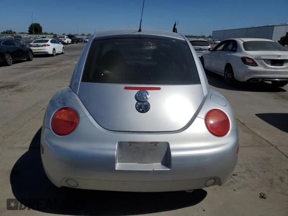 ✅ 2000 Volkswagen Beetle GLS • VIN: 3VWCD21C1YM499435 • Lot: 66917245. Listed on Copart with 74,429 mi. Free auction sales archive from the USA and detailed vehicle history report at DreamBid. Image 6.