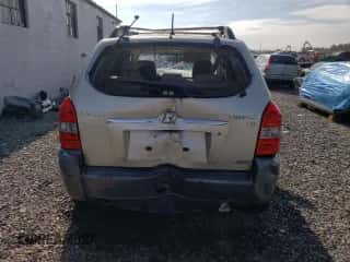 2007 Hyundai Tucson SE z VIN KM8JN72D27U640529, wystawiony jako Copart lot #72318784 z przebiegiem Nie podano mil oraz Szkoda całkowita • Salvage title. Historia ofert i sprzedaży dostępna na DreamBid. Obrazek 6.