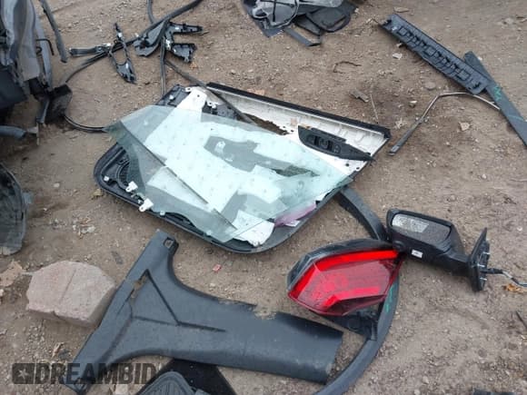 ✅ 2017 Nissan Rogue SV • VIN: KNMAT2MV3HP548283 • Lot: 43567901. Listed on IAAI with 112,822 mi. Free auction sales archive from the USA and detailed vehicle history report at DreamBid. Image 12.