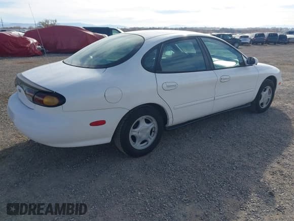 ✅ 1996 Ford Taurus GL • VIN: 1FALP52U3TG166939 • Lot: 43633645. Wystawiony na IAAI z przebiegiem 159 788 mil. Bezpłatny archiwum sprzedaży aukcyjnych z USA i szczegółowy raport historii pojazdu na DreamBid. Zdjęcie 4.