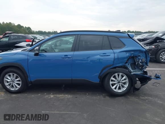 ✅ 2026 Toyota Corolla Cross LE • VIN: 7MUCAAAG0TV151987 • Lot: 43335215. Listed on IAAI with 274 mi. Free auction sales archive from the USA and detailed vehicle history report at DreamBid. Image 14.