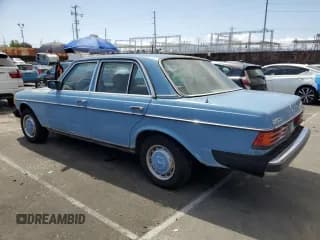 ✅ 1981 Mercedes-Benz 240 • VIN: WDBAB23A7BB255054 • Lot: 51253705. Listed on Copart with 166,673 mi. Free auction sales archive from the USA and detailed vehicle history report at DreamBid. Image 2.