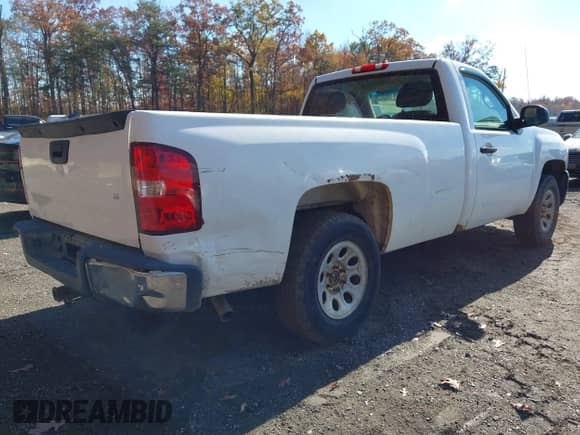 2008 Chevrolet Silverado 1500 Work Truck z VIN 1GCEC14C58Z184446, wystawiony jako IAAI lot #43588921 z przebiegiem 313 463 mil mil oraz . Historia ofert i sprzedaży dostępna na DreamBid. Obrazek 4.