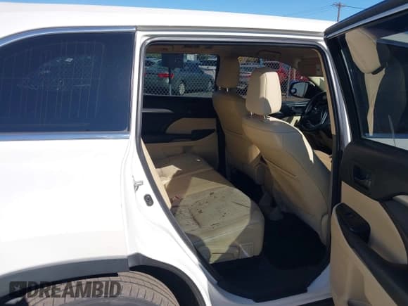 ✅ 2014 Toyota Highlander LE Plus • VIN: 5TDBKRFH9ES005206 • Lot: 43465016. Wystawiony na IAAI z przebiegiem 149 901 mil. Bezpłatny archiwum sprzedaży aukcyjnych z USA i szczegółowy raport historii pojazdu na DreamBid. Zdjęcie 8.