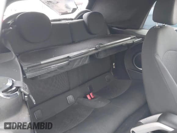 ✅ 2010 MINI Convertible S • VIN: WMWMS3C51ATY51760 • Lot: 42419015. Wystawiony na IAAI z przebiegiem 86 437 mil. Bezpłatny archiwum sprzedaży aukcyjnych z USA i szczegółowy raport historii pojazdu na DreamBid. Zdjęcie 8.