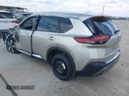 ✅ 2023 Nissan Rogue SL • VIN: JN8BT3CA8PW007263 • Lot: 43475043. Wystawiony na IAAI z przebiegiem 25 991 mil. Bezpłatny archiwum sprzedaży aukcyjnych z USA i szczegółowy raport historii pojazdu na DreamBid. Zdjęcie 3.