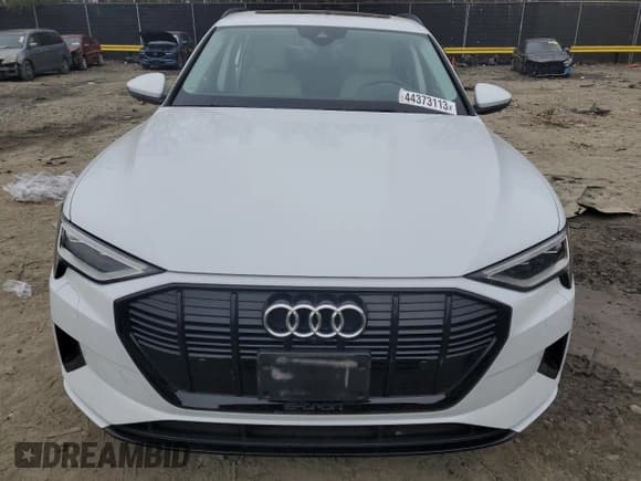 ✅ 2021 Audi e-tron Prestige • VIN: WA1VABGE9MB017772 • Lot: 44373113. Listed on Copart with 18,847 mi. Free auction sales archive from the USA and detailed vehicle history report at DreamBid. Image 5.