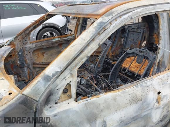 ✅ 2020 Jeep Grand Cherokee Overland • VIN: 1C4RJFCG6LC137608 • Lot: 41306755. Listed on IAAI with 125,973 mi. Free auction sales archive from the USA and detailed vehicle history report at DreamBid. Image 11.