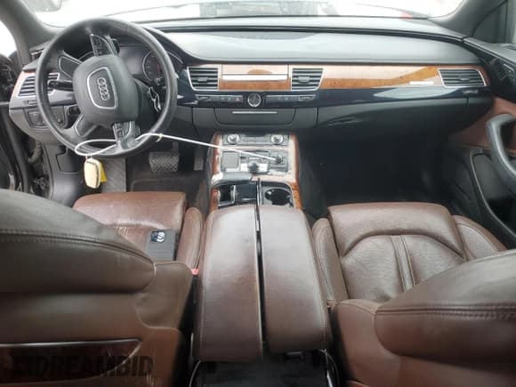 ✅ 2011 Audi A8 • VIN: WAURVAFD9BN011672 • Lot: 85958835. Wystawiony na Copart z przebiegiem Nie podano. Bezpłatny archiwum sprzedaży aukcyjnych z USA i szczegółowy raport historii pojazdu na DreamBid. Zdjęcie 8.