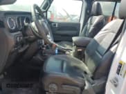 ✅ 2023 Jeep Wrangler Sahara • VIN: 1C4JJXP67PW517033 • Lot: 69635425. Wystawiony na Copart z przebiegiem 51 879 mil. Bezpłatny archiwum sprzedaży aukcyjnych z USA i szczegółowy raport historii pojazdu na DreamBid. Zdjęcie 7.