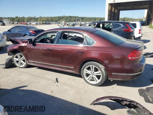 ✅ 2014 Volkswagen Passat SEL Premium • VIN: 1VWCN7A33EC039720 • Lot: 85575185. Wystawiony na Copart z przebiegiem Nie podano. Bezpłatny archiwum sprzedaży aukcyjnych z USA i szczegółowy raport historii pojazdu na DreamBid. Zdjęcie 2.