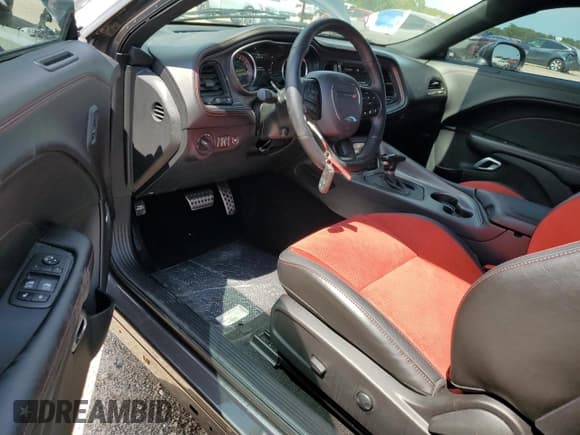 ✅ 2023 Dodge Challenger R/T Scat Pack • VIN: 2C3CDZFJ6PH667378 • Lot: 72970264. Wystawiony na Copart z przebiegiem 17 034 mil. Bezpłatny archiwum sprzedaży aukcyjnych z USA i szczegółowy raport historii pojazdu na DreamBid. Zdjęcie 8.