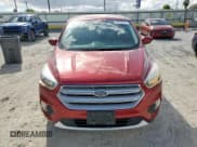 ✅ 2019 Ford Escape SE • VIN: 1FMCU0GD2KUB57160 • Lot: 85437015. Wystawiony na Copart z przebiegiem 108 729 mil. Bezpłatny archiwum sprzedaży aukcyjnych z USA i szczegółowy raport historii pojazdu na DreamBid. Zdjęcie 5.