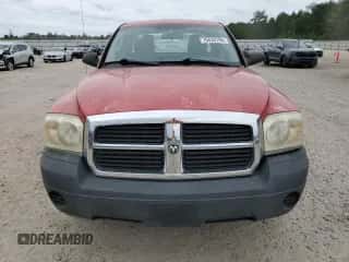 2006 Dodge Dakota ST z VIN 1D7HE22K06S687157, wystawiony jako Copart lot #70439794 z przebiegiem 135 271 mil mil oraz Szkoda całkowita • Salvage title. Historia ofert i sprzedaży dostępna na DreamBid. Obrazek 5.
