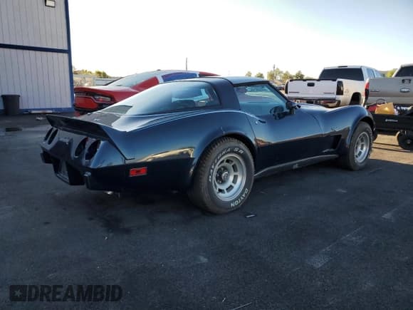✅ 1979 Chevrolet Corvette • VIN: 1Z8749S423195 • Lot: 71748665. Wystawiony na Copart z przebiegiem 788 477 mil. Bezpłatny archiwum sprzedaży aukcyjnych z USA i szczegółowy raport historii pojazdu na DreamBid. Zdjęcie 3.