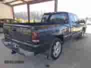 ✅ 2005 Chevrolet Silverado 1500 LS • VIN: 2GCEC19T851358412 • Lot: 43306552. Wystawiony na IAAI z przebiegiem 288 244 mil mil. Skorzystaj z bezpłatnego archiwum sprzedaży aukcyjnych z USA i zobacz szczegółowy raport historii pojazdu na DreamBid. Zdjęcie 4.