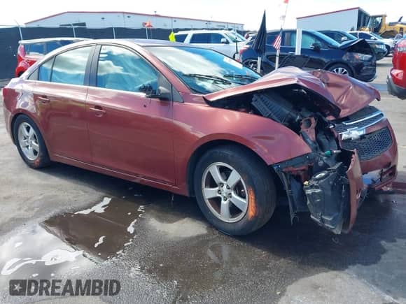 2013 Chevrolet Cruze 1LT z VIN 1G1PC5SB2D7138632, wystawiony jako IAAI lot #43417888 z przebiegiem 159 146 mil mil oraz . Historia ofert i sprzedaży dostępna na DreamBid. Obrazek 1.