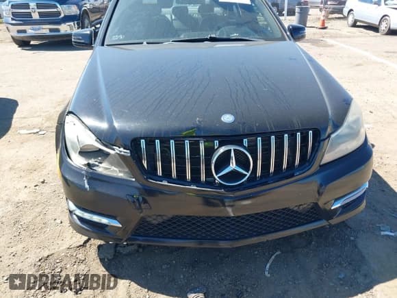 ✅ 2012 Mercedes-Benz C 250 Sport • VIN: WDDGF4HB4CA648004 • Lot: 41891519. Wystawiony na IAAI z przebiegiem 108 076 mil. Bezpłatny archiwum sprzedaży aukcyjnych z USA i szczegółowy raport historii pojazdu na DreamBid. Zdjęcie 6.