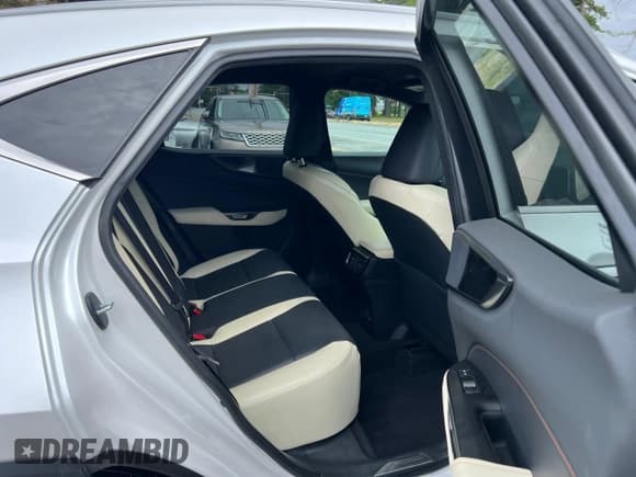 ✅ 2022 Lexus NX 250 • VIN: 2T2ADCAZ0NC001827 • Lot: 70881335. Wystawiony na Copart z przebiegiem 18 444 mil. Bezpłatny archiwum sprzedaży aukcyjnych z USA i szczegółowy raport historii pojazdu na DreamBid. Zdjęcie 6.